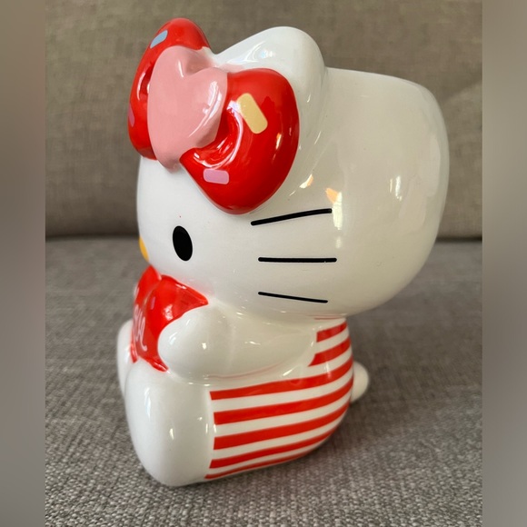 Hello Kitty Figure Mug - Picture 2 of 5